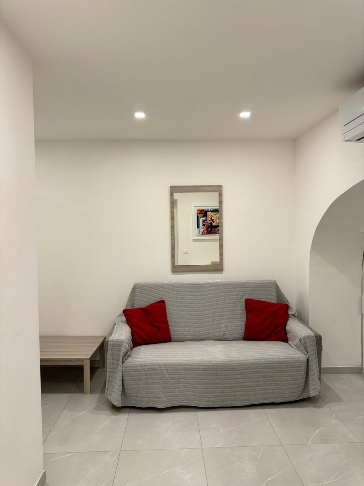 Re House Suite & Deluxe Apartament อัสโกลีปิเชโน ภายนอก รูปภาพ
