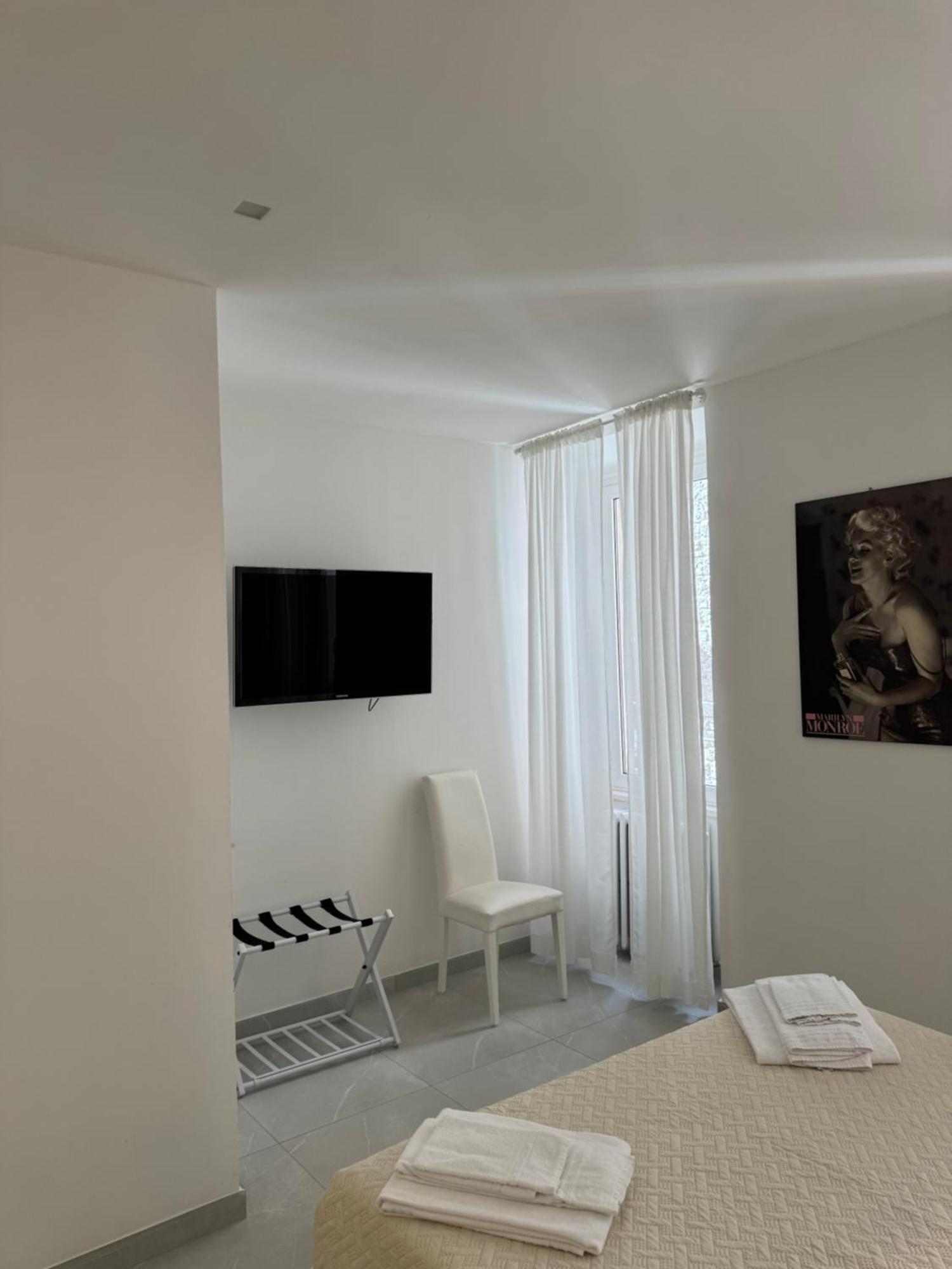 Re House Suite & Deluxe Apartament อัสโกลีปิเชโน ภายนอก รูปภาพ