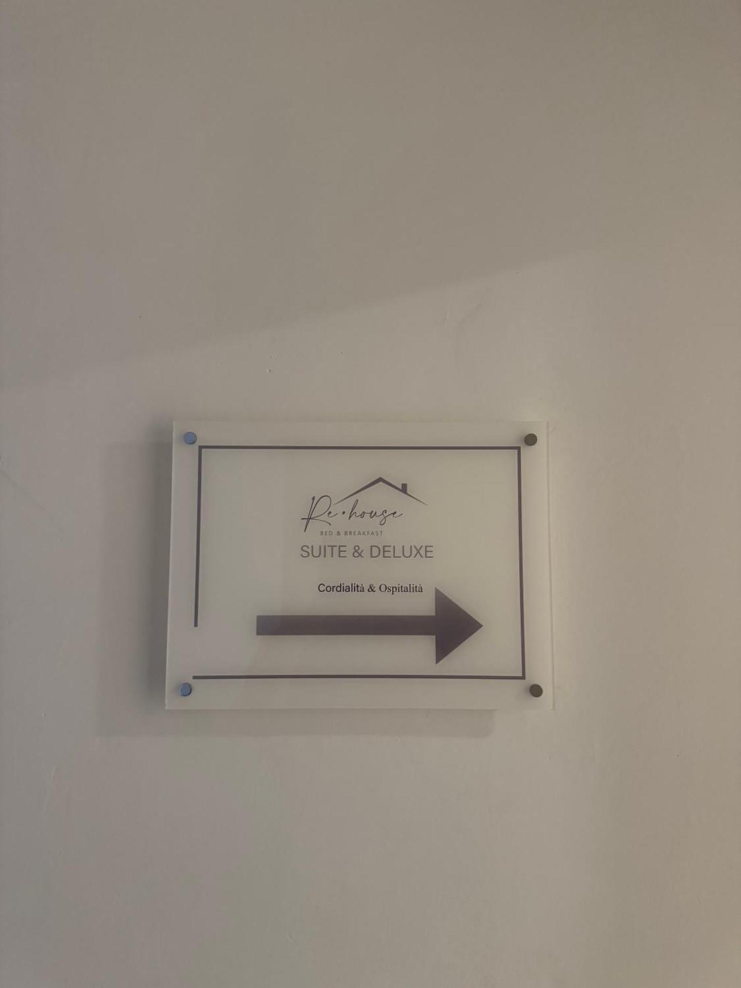 Re House Suite & Deluxe Apartament อัสโกลีปิเชโน ภายนอก รูปภาพ